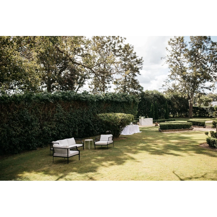 MESH SOFA - BLACK AND WHITE - Image 4