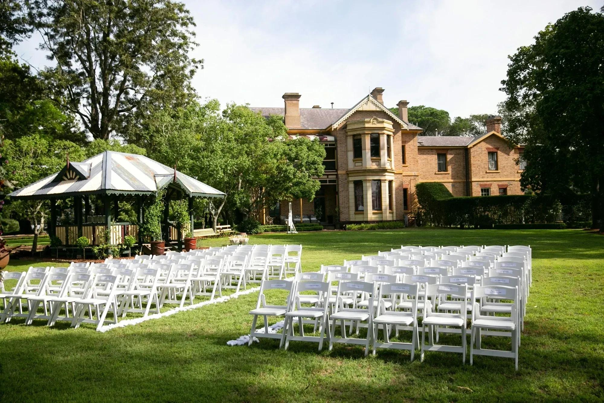 RON GROUP INSIDE DH Series Themed Event Table Arrangement RON GROUP INSIDE DH Series Playful Themed Event Furniture & Table Decor